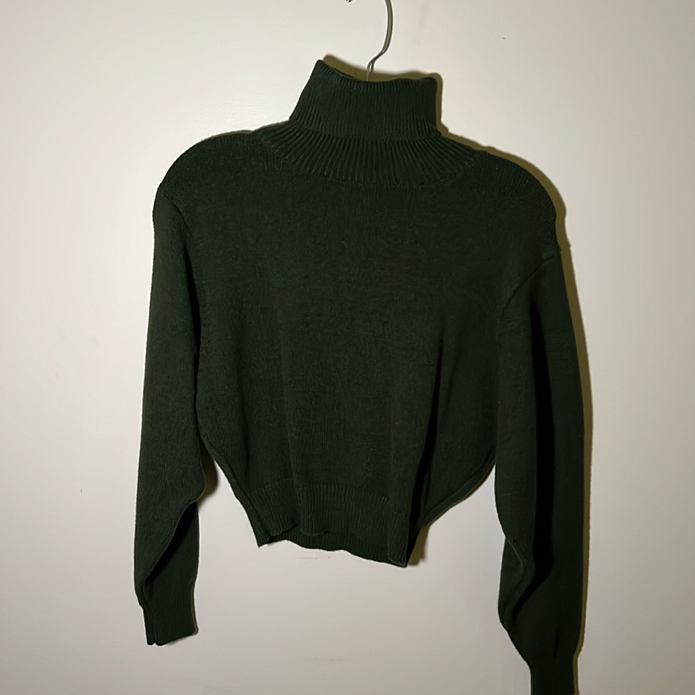 Green cropped sweater from Zara in the Netherlands. Never worn. Very soft.